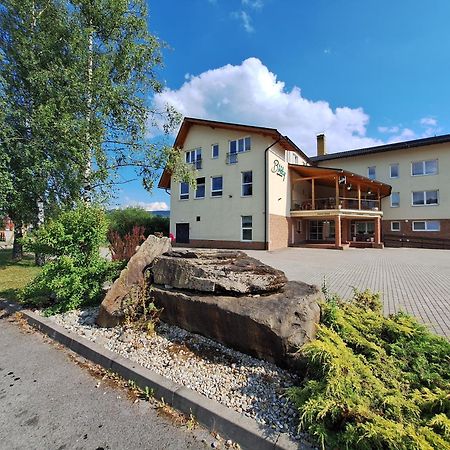 Agrohotel Tri Brezy Hrustin Ngoại thất bức ảnh
