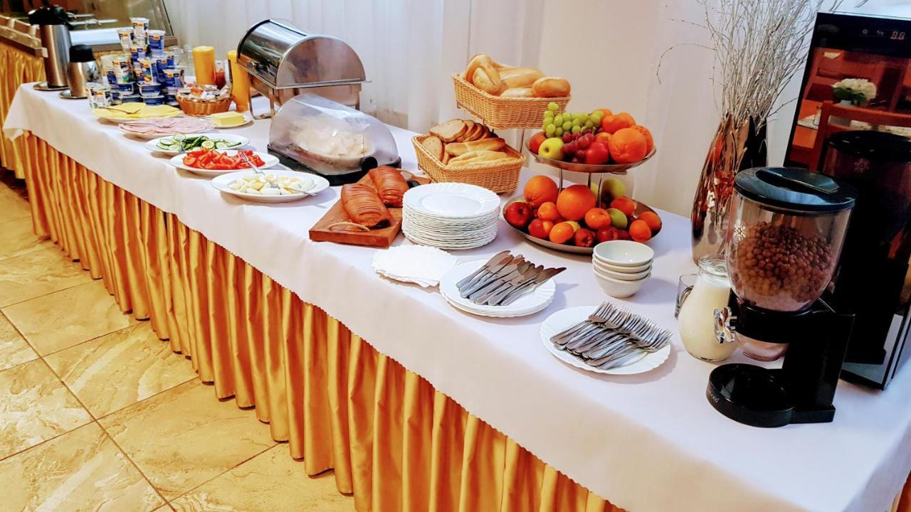 Agrohotel Tri Brezy Hrustin Ngoại thất bức ảnh