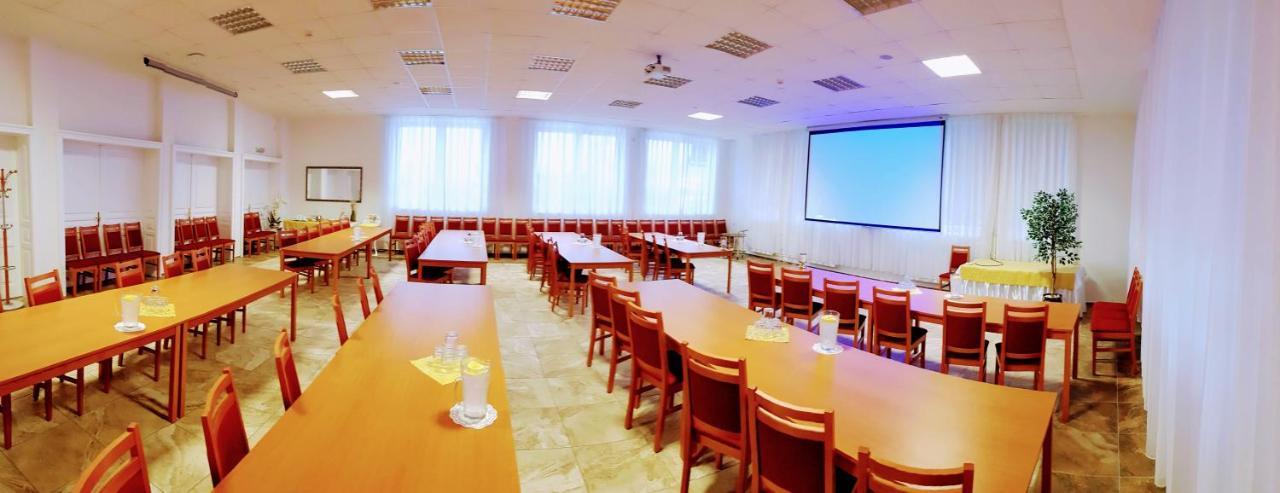 Agrohotel Tri Brezy Hrustin Ngoại thất bức ảnh
