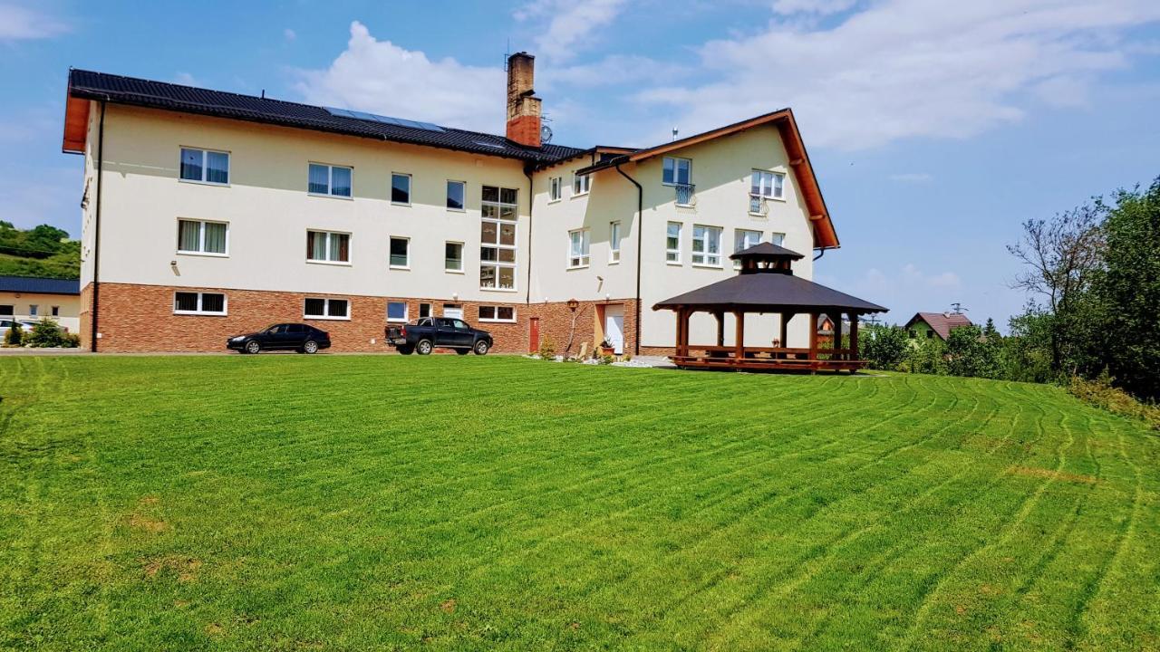 Agrohotel Tri Brezy Hrustin Ngoại thất bức ảnh