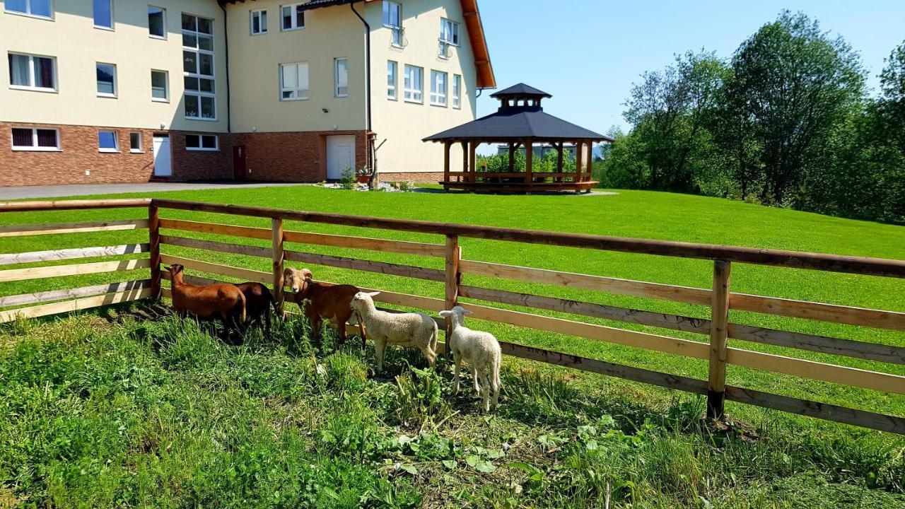 Agrohotel Tri Brezy Hrustin Ngoại thất bức ảnh