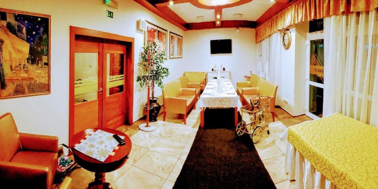 Agrohotel Tri Brezy Hrustin Ngoại thất bức ảnh