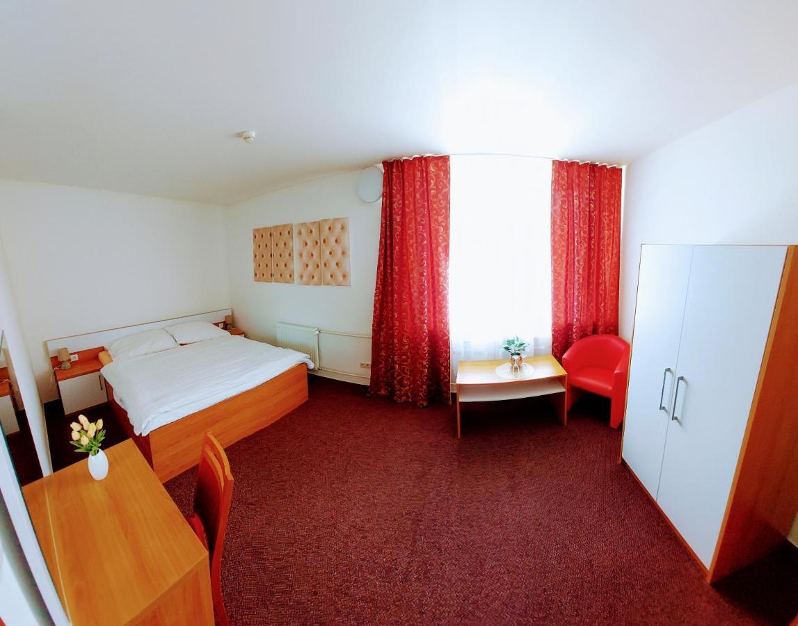 Agrohotel Tri Brezy Hrustin Ngoại thất bức ảnh