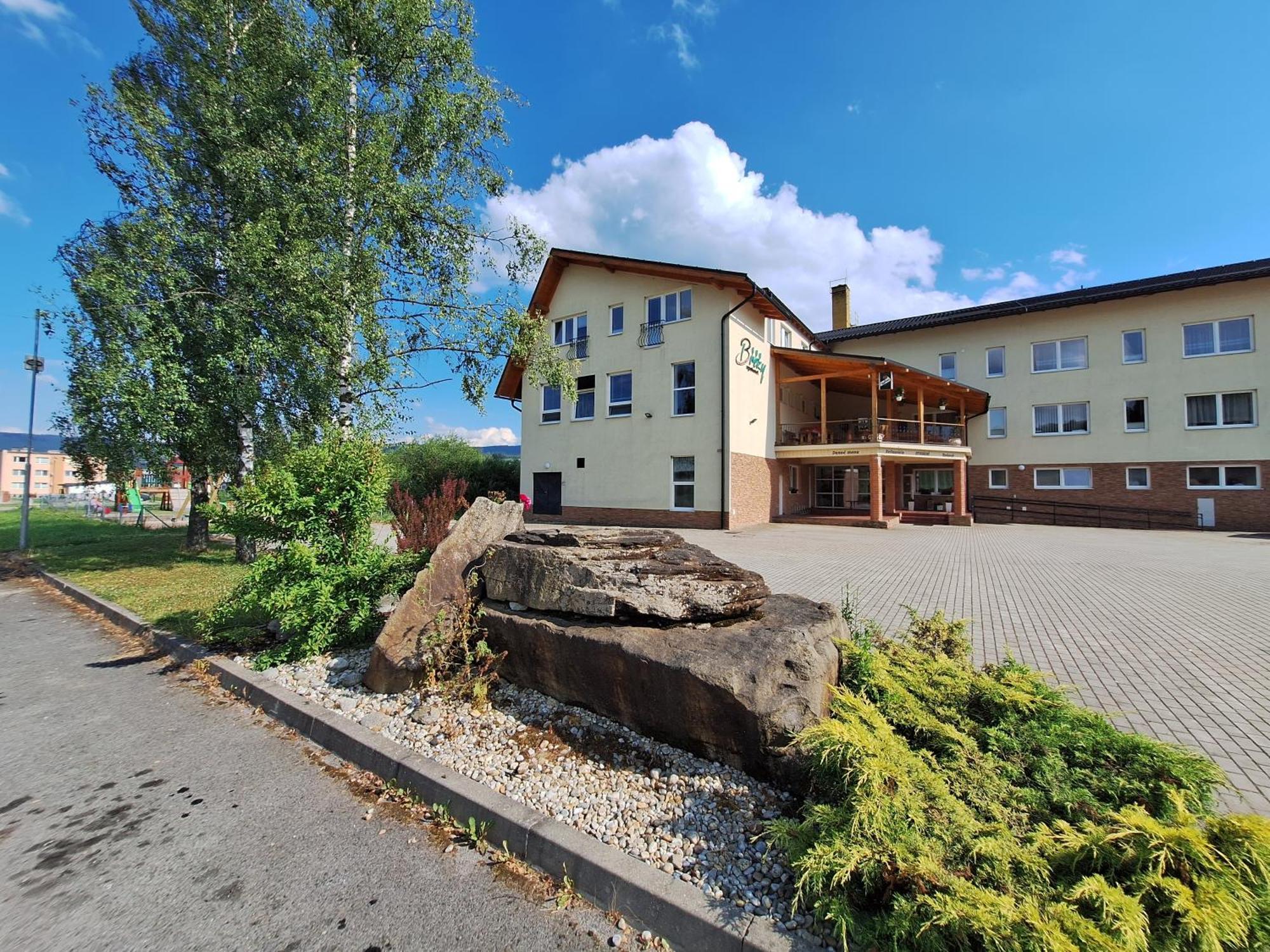 Agrohotel Tri Brezy Hrustin Ngoại thất bức ảnh
