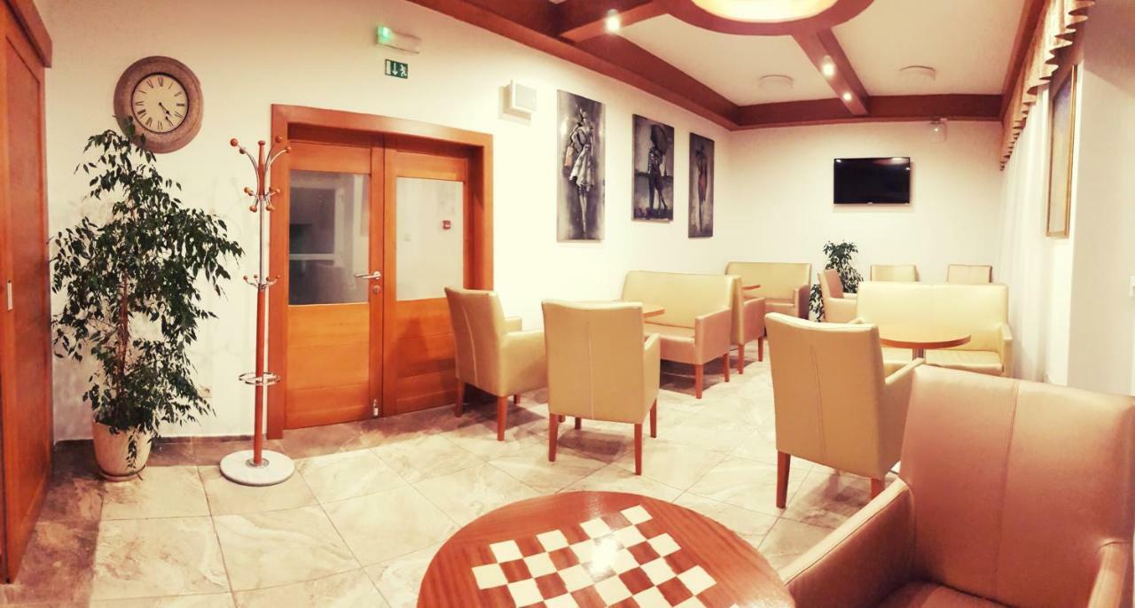 Agrohotel Tri Brezy Hrustin Ngoại thất bức ảnh