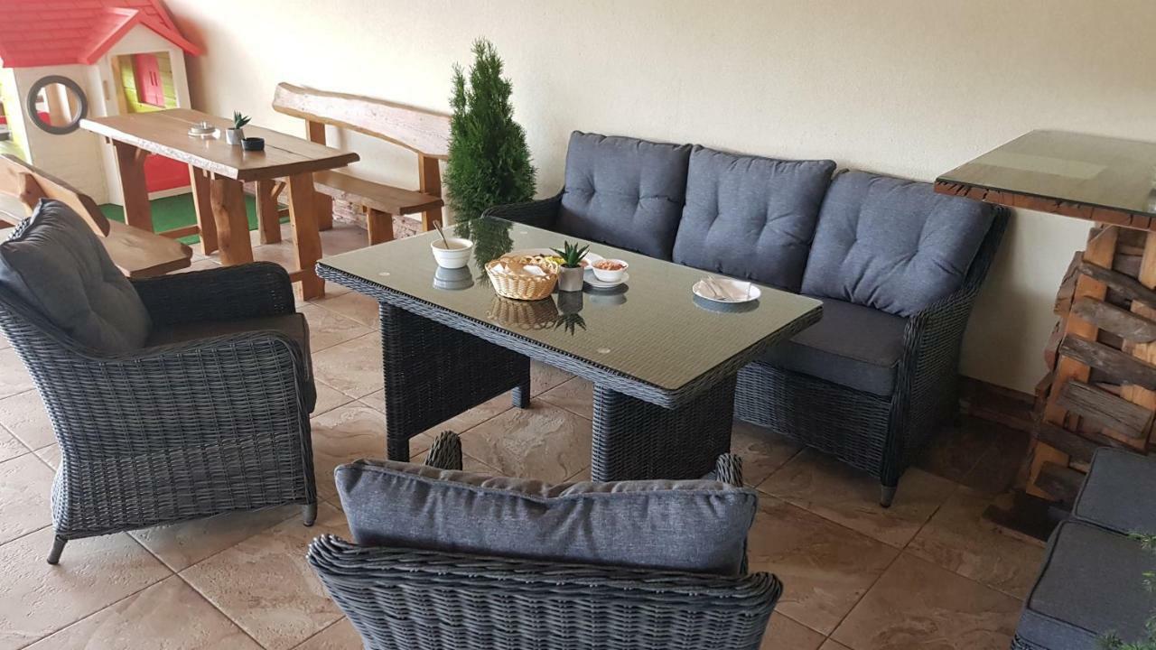 Agrohotel Tri Brezy Hrustin Ngoại thất bức ảnh
