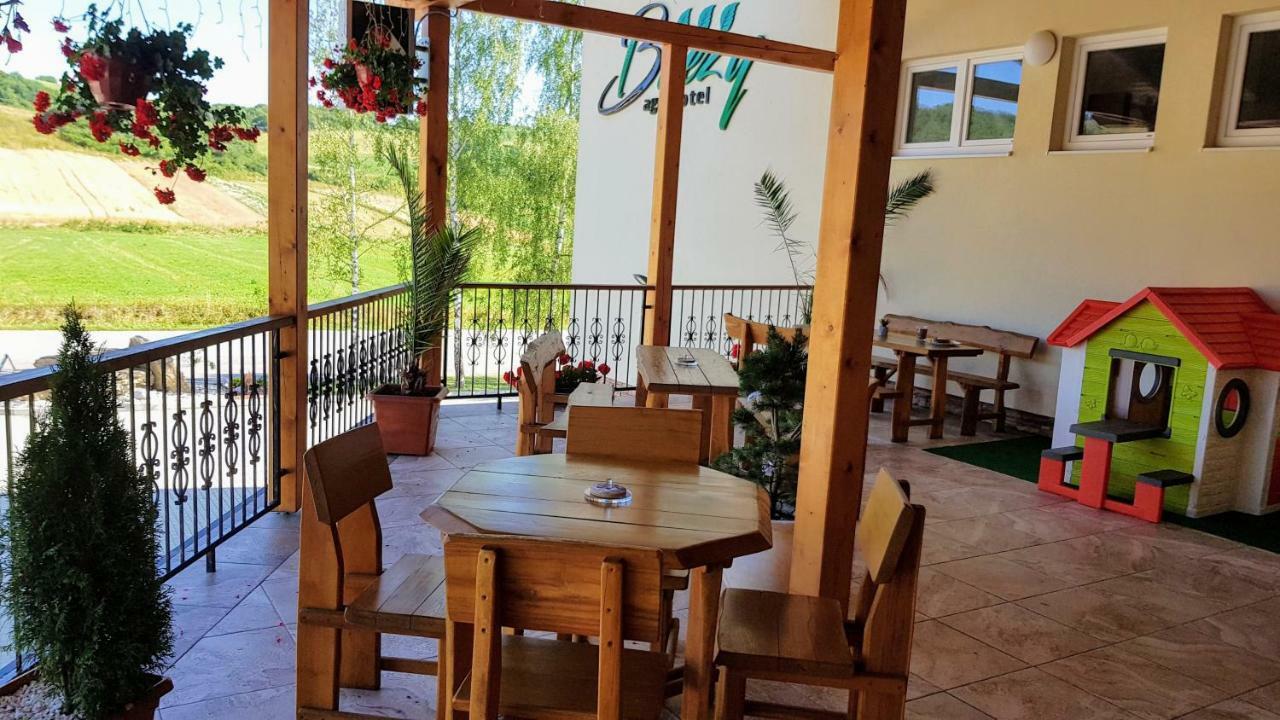 Agrohotel Tri Brezy Hrustin Ngoại thất bức ảnh