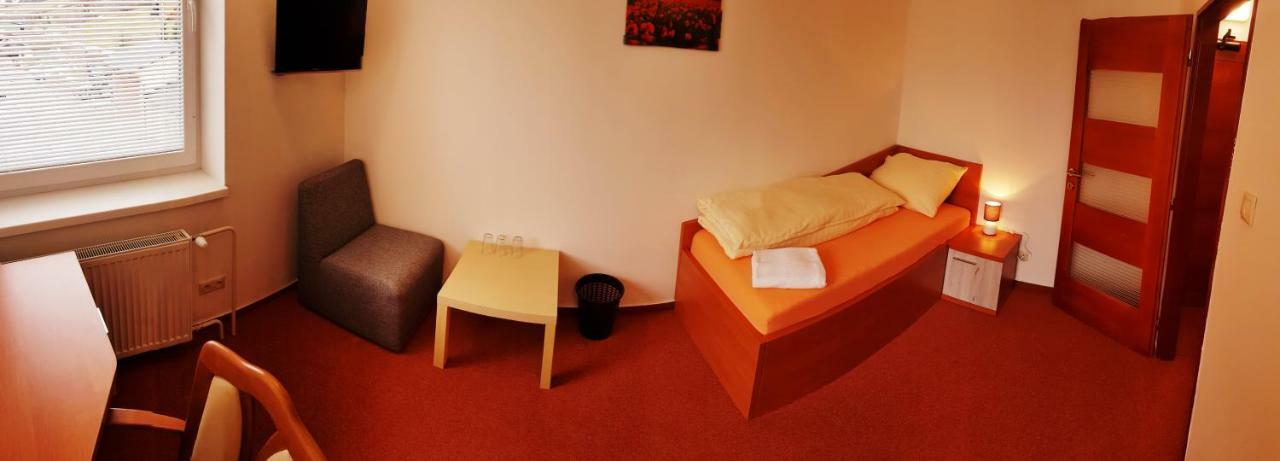 Agrohotel Tri Brezy Hrustin Ngoại thất bức ảnh