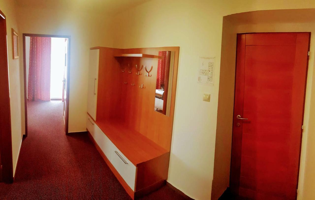 Agrohotel Tri Brezy Hrustin Ngoại thất bức ảnh