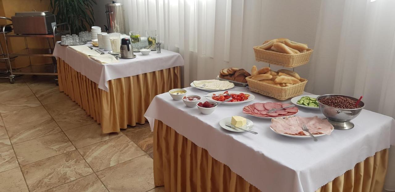 Agrohotel Tri Brezy Hrustin Ngoại thất bức ảnh