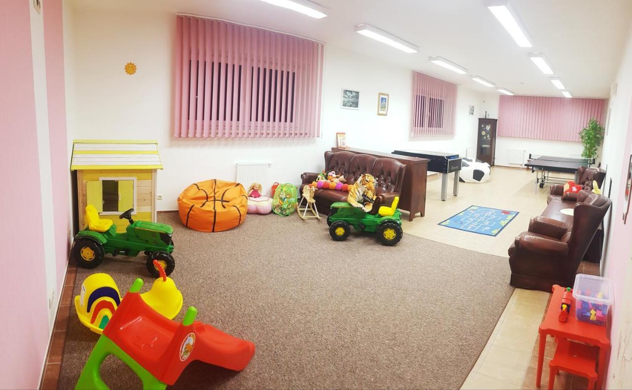 Agrohotel Tri Brezy Hrustin Ngoại thất bức ảnh