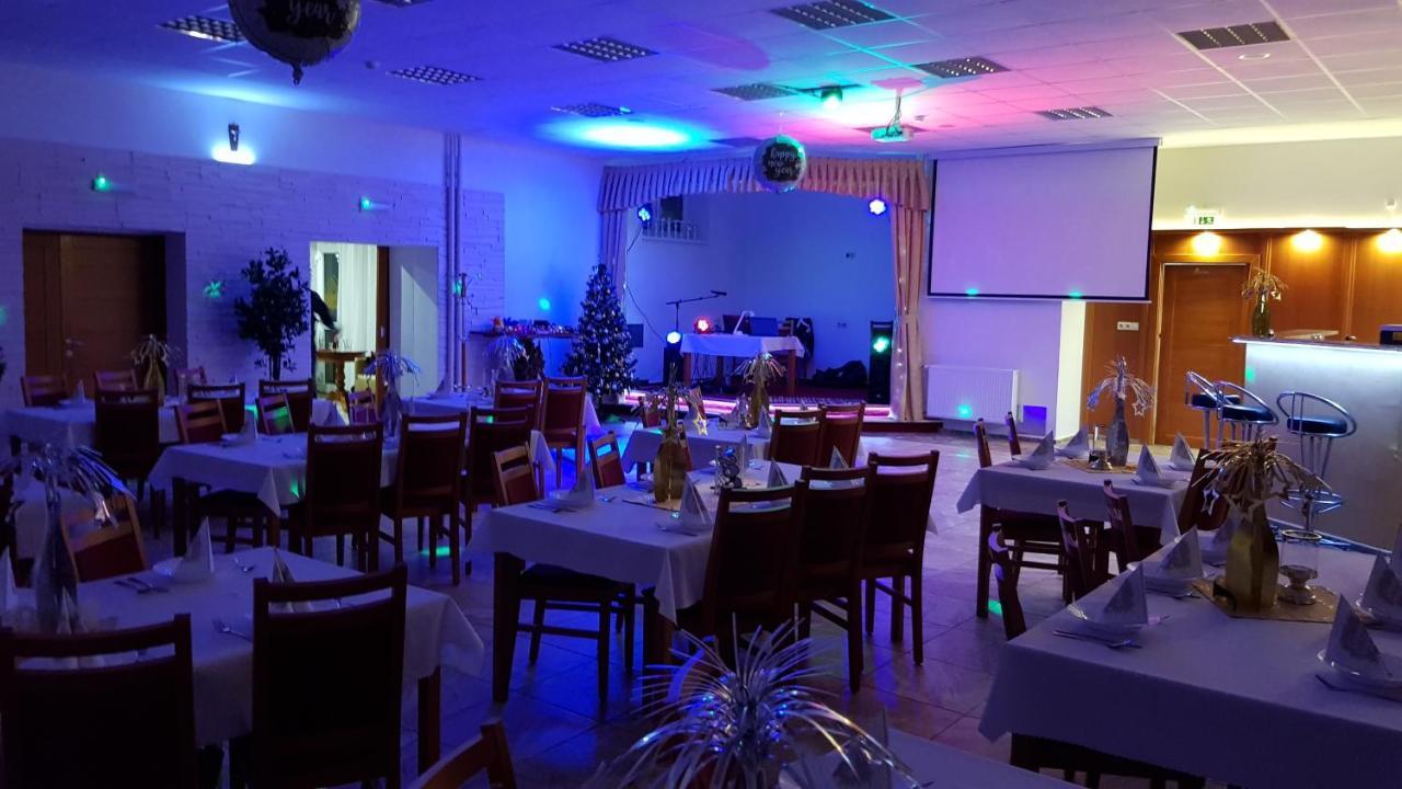 Agrohotel Tri Brezy Hrustin Ngoại thất bức ảnh