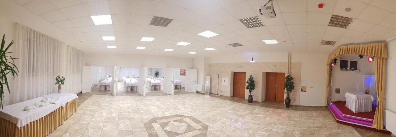 Agrohotel Tri Brezy Hrustin Ngoại thất bức ảnh